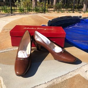 NEW W/BOX BROWN VINTAGE SALVATORE FERRAGAMO